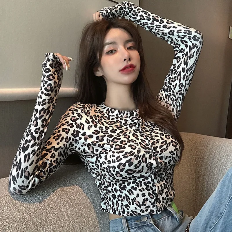 Женские футболки с леопардовым круглым вырезом, тонкие, сексуальные, обнажающие пупок, модные повседневные топы с длинным рукавом