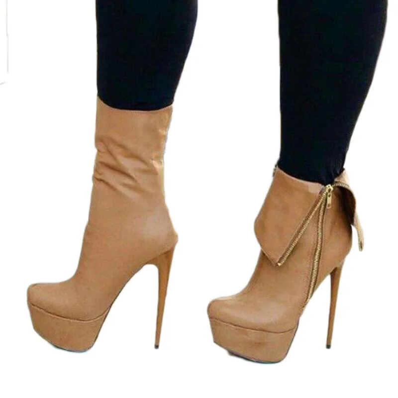 Туфли ДИЧЖУАН/ Пикантные женские ботинки на высоком каблуке. Высота каблука около 15 см. Искусственная кожа. Женские сапоги до середины икры. Показ мод.